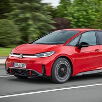 Nun auch mit Sportabzeichen: Volkswagen schickt den ID.3 Neo jetzt als GTI auf die Straße. (Foto: Ingo Barenschee/Volkswagen/dpa-tmn)