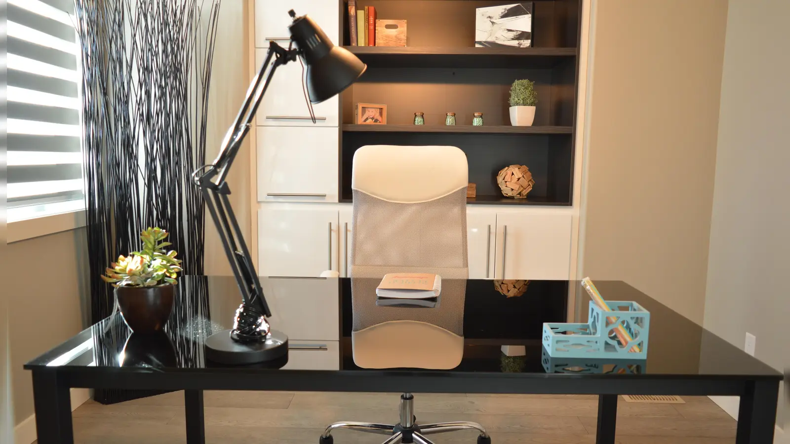 Eine klare Abtrennung zwischen Homeoffice und den anderen Bereichen ist essenziell, um Ablenkung zu vermeiden. (Foto: Pixabay)