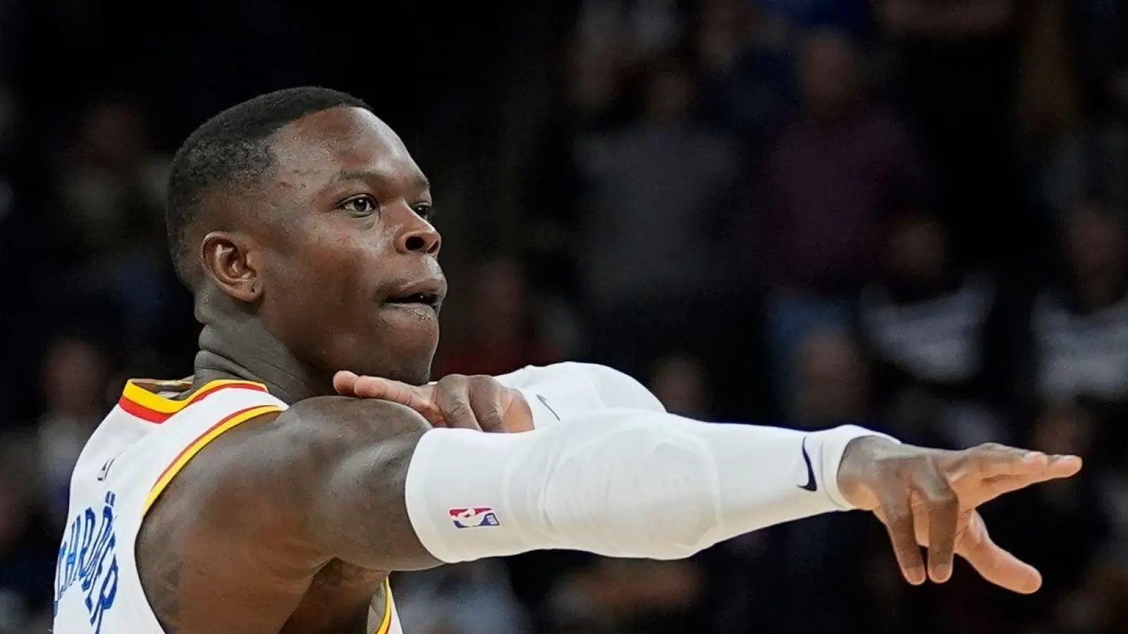 Dennis Schröder erzielte beim knappen Sieg der Golden State Warriors bei den Minnesota Timberwolves zwölf Punkte. (Foto: Abbie Parr/AP/dpa)