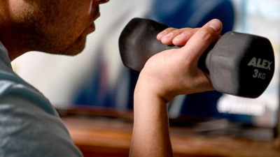 Es braucht kein teures Fitnessstudio und auch nicht viel Zeit. (Archivfoto) (Foto: Britta Pedersen/dpa-Zentralbild/dpa)