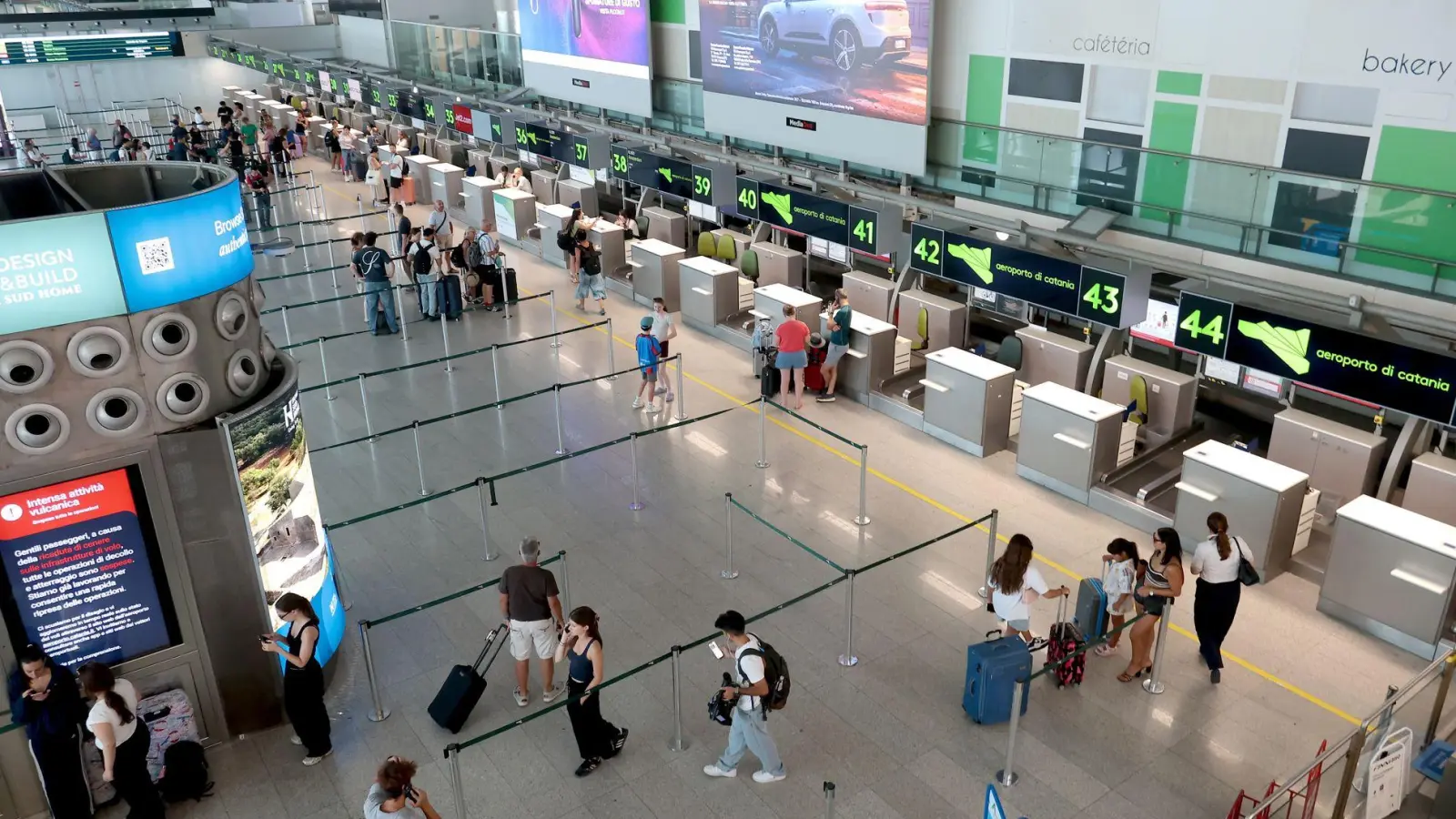Auf der Webseite des Airports auf der Mittelmeerinsel Sizilien werden nur noch wenige Flüge als gestrichen angezeigt. (Archivbild) (Foto: Davide Anastasi/LaPresse via ZUMA Press/dpa)