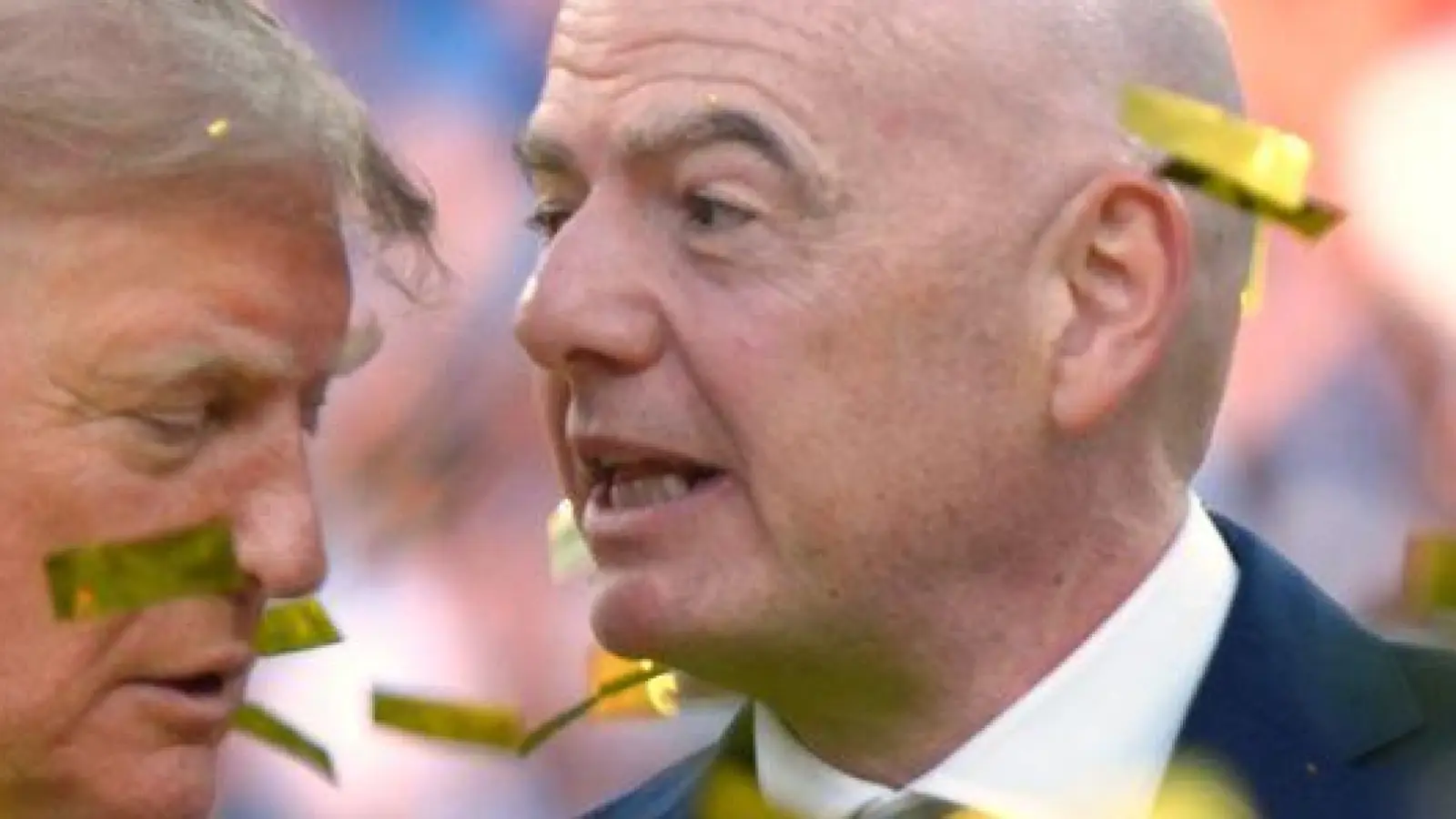 Gianni Infantino (r) wehrt sich gegen Kritik an der Fußball-WM. (Archivbild) (Foto: Jacquelyn Martin/AP/dpa)