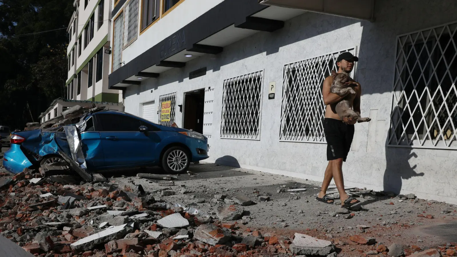 Ein Erdbeben hat in Kolumbien Schäden angerichtet. (Foto: Santiago Saldarriaga/AP/dpa)