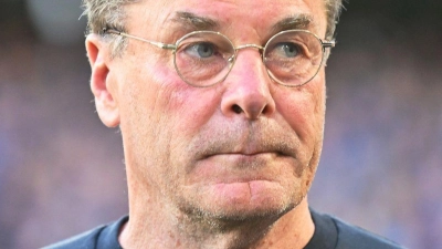 Bald Geschäftsführer in Wolfsburg? VfL-Trainer Dieter Hecking. (Foto: Swen Pförtner/dpa)