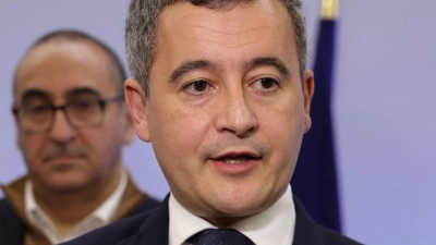 Das Einwanderungsgesetz, ohne das eine so schnelle Abschiebung nicht möglich gewesen wäre, mache Frankreich stärker, sagt Innenminister Gérald Darmanin. (Foto: Thomas Samson/AFP/dpa)