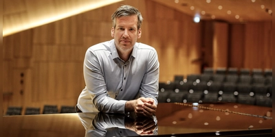 Im Konzertsaal der Tauberphilharmonie Weikersheim: Johannes Mnich, der zukünftige Intendant der Bachwoche Ansbach. (Foto: Thomas Wirth)