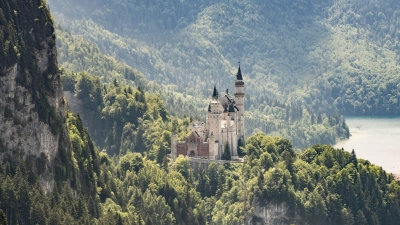 Mehr als eine Million Menschen besuchten 2024 das Schloss Neuschwanstein in Schwangau. (Archivbild) (Foto: Frank Rumpenhorst/dpa)