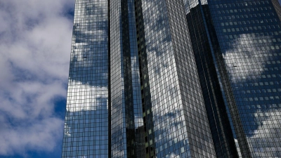 Deutschlands größtes Geldhaus sieht wachsendes Interesse von Investoren an Europa. (Foto: Arne Dedert/dpa)
