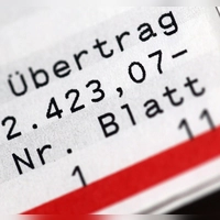 Trotz Kontoüberziehung: Banken müssen ein vorhandenes Girokonto auf Wunsch in ein P-Konto umwandeln. (Foto: Mascha Brichta/dpa-tmn)