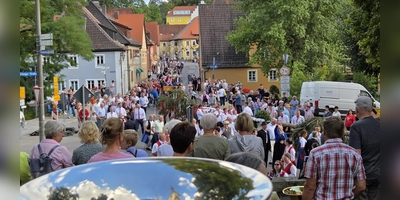 Der Posaunenchor begleitet den feierlichen Kirchweihauszug. (Foto: Rainer Weiskirchen)