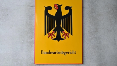 Das Bundesarbeitsgericht hat entschieden, dass Arbeitgeber Beschäftigte in der Passivphase der Altersteilzeit nicht von der Inflationsausgleichsprämie ausnehmen dürfen. (Foto: Martin Schutt/dpa/dpa-tmn)