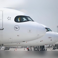 Flugzeuge mussten am Samstagmorgen in München wegen einer Drohnenwarnung kurzzeitig am Noden bleiben. (Symbolbild) (Foto: Sven Hoppe/dpa)