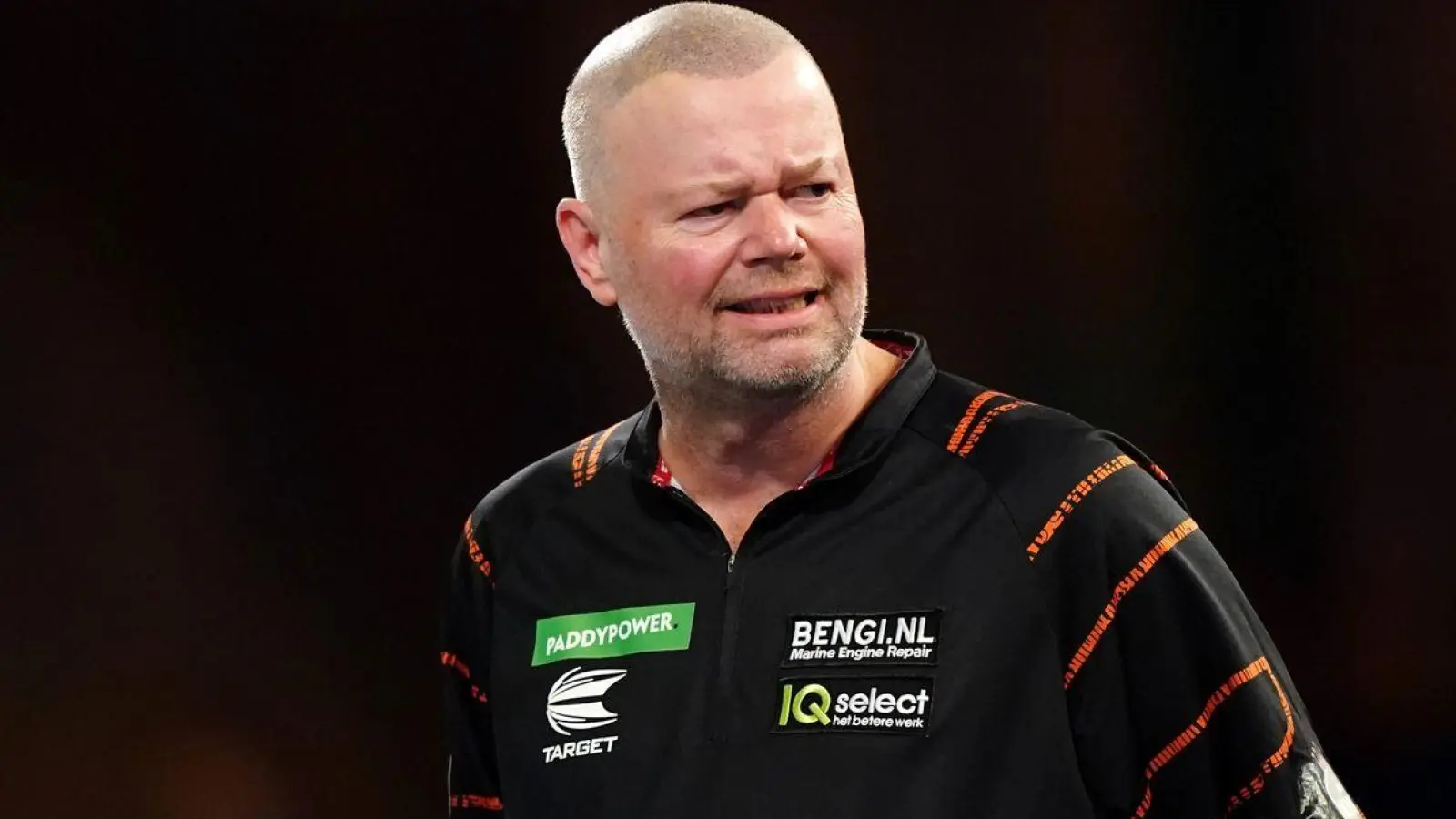 Routinier bei der Darts-WM: Raymond van Barneveld. (Foto: Zac Goodwin/PA Wire/dpa)