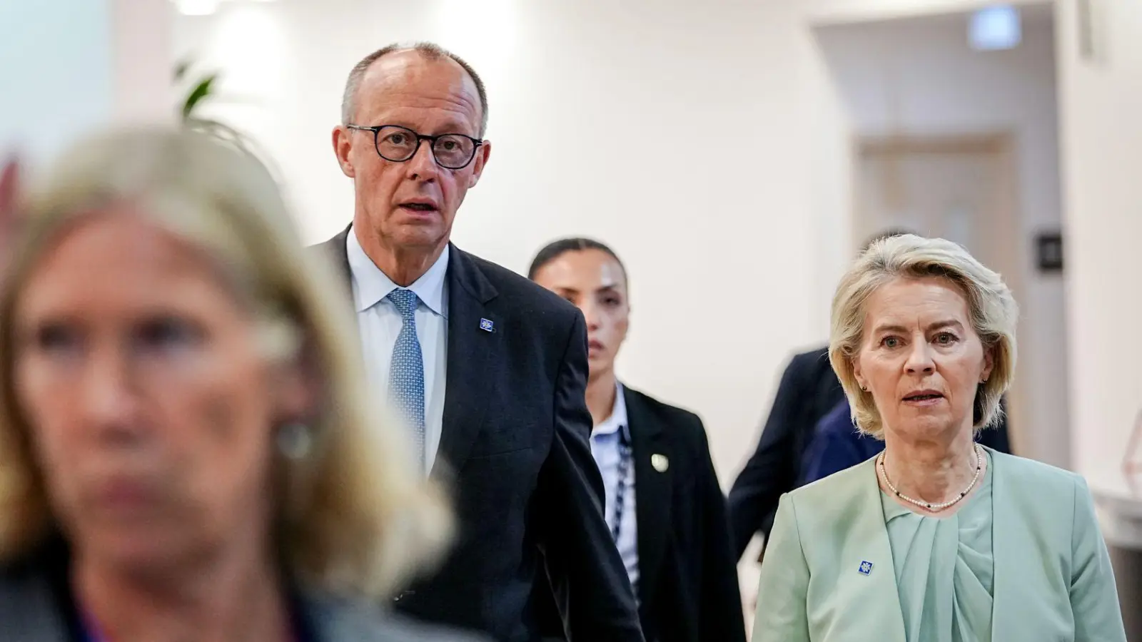 Will dem Iran ein Angebot machen: Kanzler Friedrich Merz reiste mit einem Vorstoß der Bundesregierung zum EU-Gipfel nach Zypern. Kommissionschefin von der Leyen präsentierte mögliche Maßnahmen gegen hohe Energiepreise. (Foto: Kay Nietfeld/dpa)