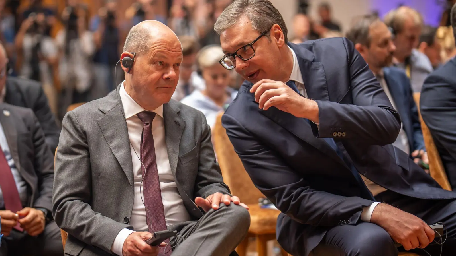 Win-Win-Situation: Für den serbischen Präsidenten Vucic ist das Lithium-Projekt ein Milliarden-Deal, Kanzler Scholz will vor allem die Abhängigkeit von China reduzieren. (Foto: Michael Kappeler/dpa)