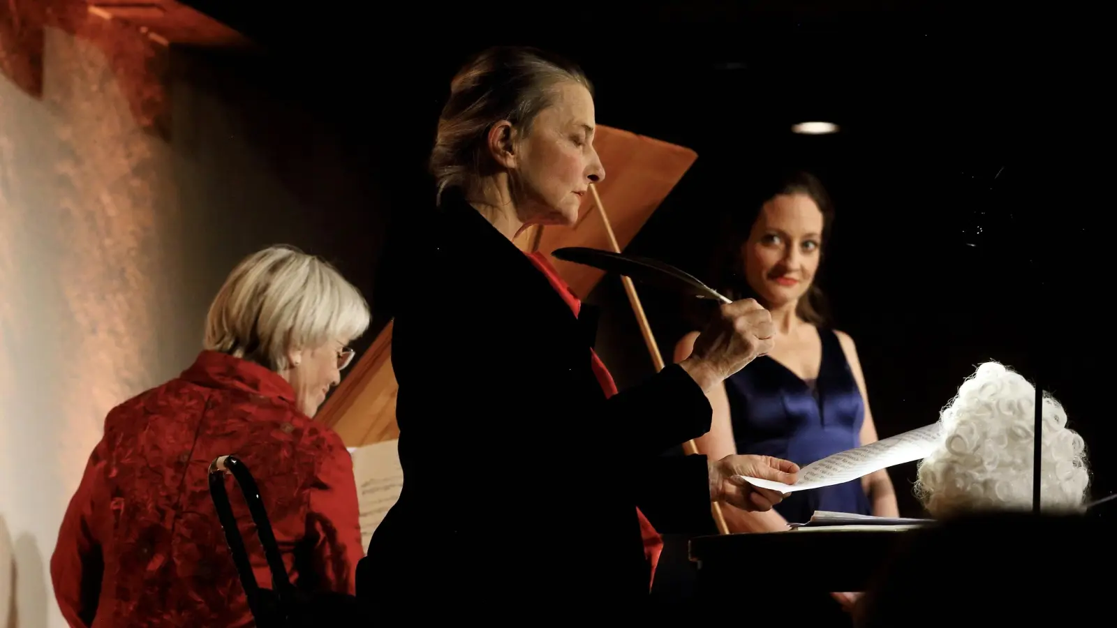 Feinsinniges Mozart-Trio (von links): Liese Klahn, Isabel Karajan und Christiane Karg im Programm „Mozarts geheime Briefe”. (Foto: Thomas Wirth)