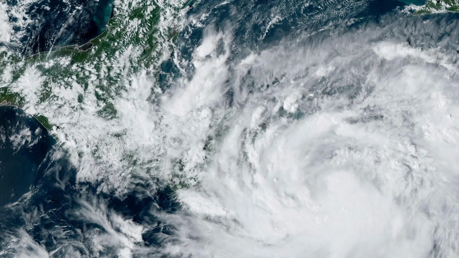 Vom Tropensturm zum Hurrikan: Wie gefährlich wird „Julia“ für Nicaragua? (Foto: Uncredited/NOAA via AP/dpa)