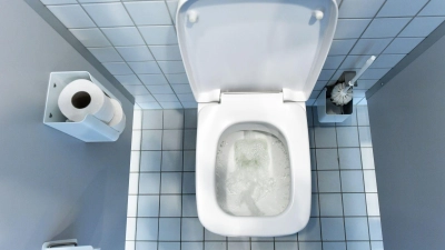 Knapp 40 Prozent mehr muss in der Gemeinde Weihenzell künftig für die Abwasserentsorgung gezahlt werden. (Symbolbild: Ralf Hirschberger/dpa-Zentralbild/dpa)