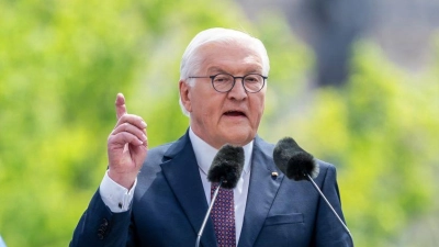 Bundespräsident Frank-Walter Steinmeier während seiner Rede beim Staatsakt zu „75 Jahre Grundgesetz“. (Foto: Michael Kappeler/dpa)