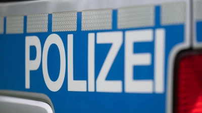 Der Polizeibus war auf dem Weg zur Justizvollzugsanstalt Nürnberg. (Symbolbild) (Foto: Marijan Murat/dpa)