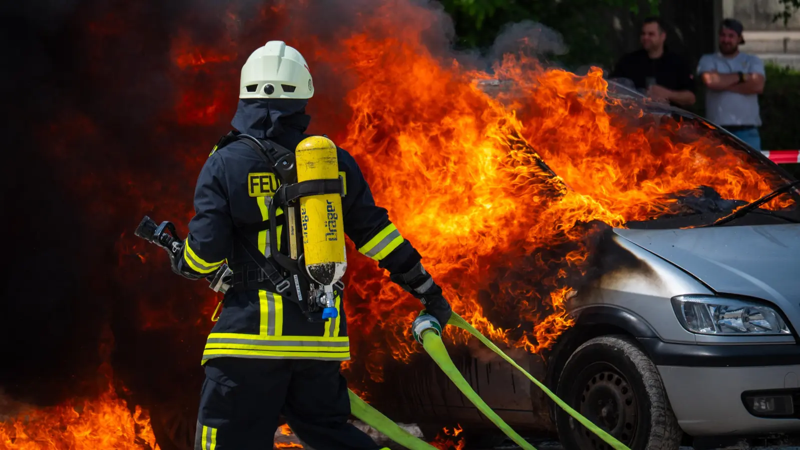 Beim zweiten Blaulichttag auf der Mooswiese in Feuchtwangen (Landkreis Ansbach) zeigen Feuerwehr, THW, BRK, Polizei und Wasserwacht und weitere Gäste bei Schauübungen ihr Können. (Foto: René Chlopotowski)