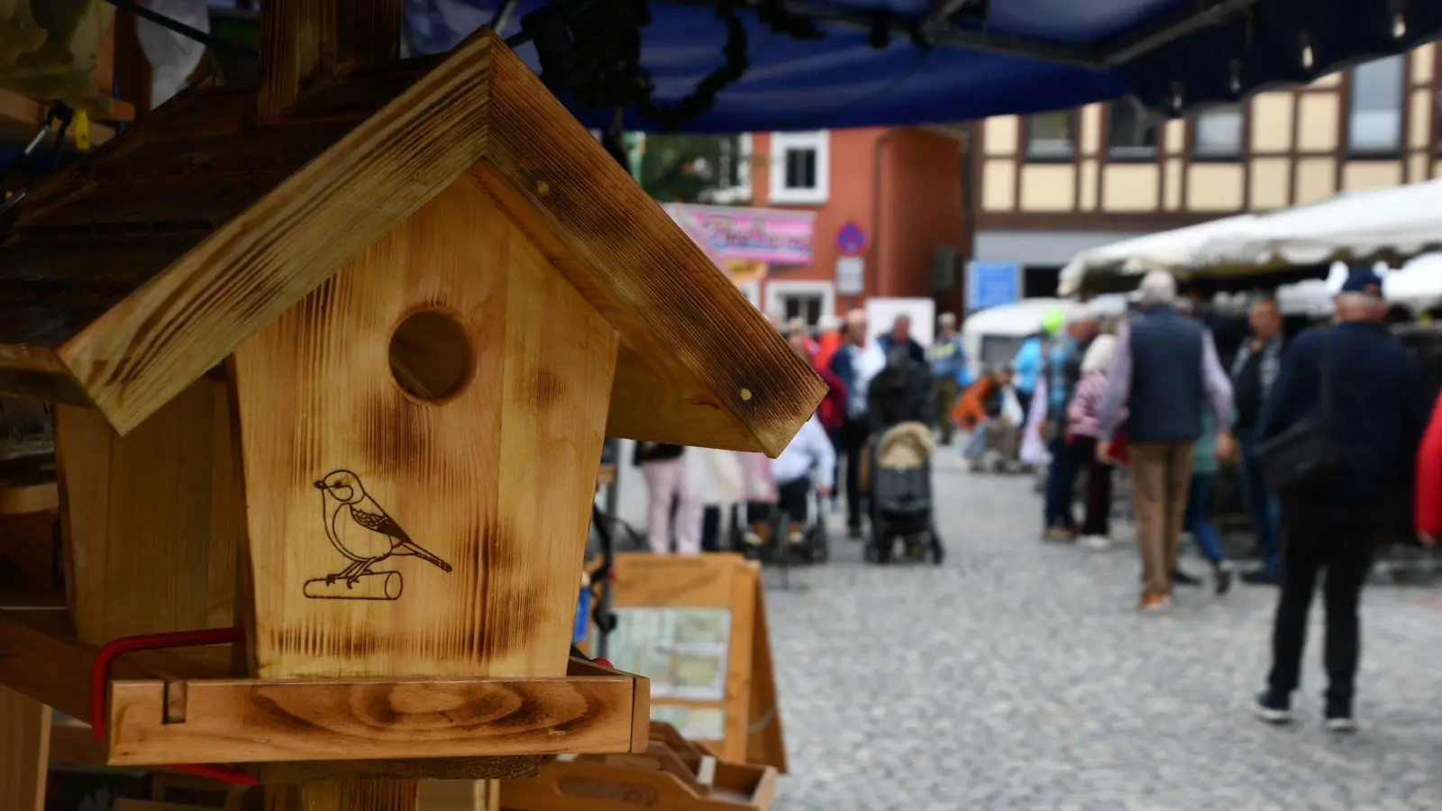 Die Innenstadt von Uffenheim verwandelt sich jedes Jahr am Tag der Deutschen Einheit in einen großen Marktplatz. (Foto: Gerhard Krämer)