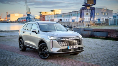 Das SUV Haval H6 von Great Wall Motors bietet Platz für fünf Passagiere und hat je nach Konfiguration 560 bis 1.445 Liter Kofferraum. (Foto: Jan Greune/Great Wall Motors/dpa-tmn)