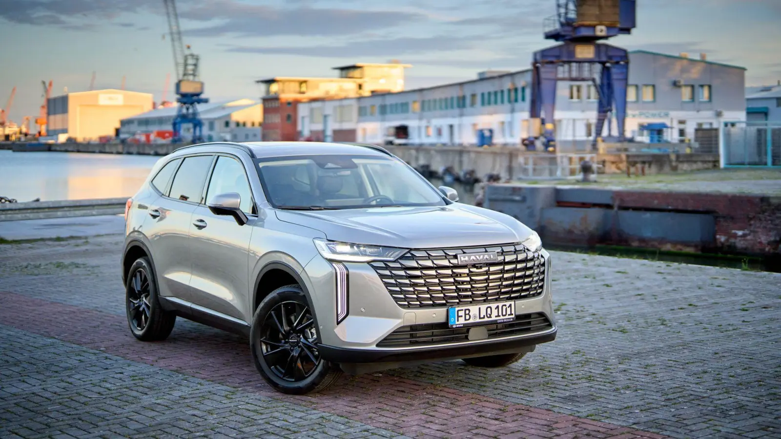 Das SUV Haval H6 von Great Wall Motors bietet Platz für fünf Passagiere und hat je nach Konfiguration 560 bis 1.445 Liter Kofferraum. (Foto: Jan Greune/Great Wall Motors/dpa-tmn)