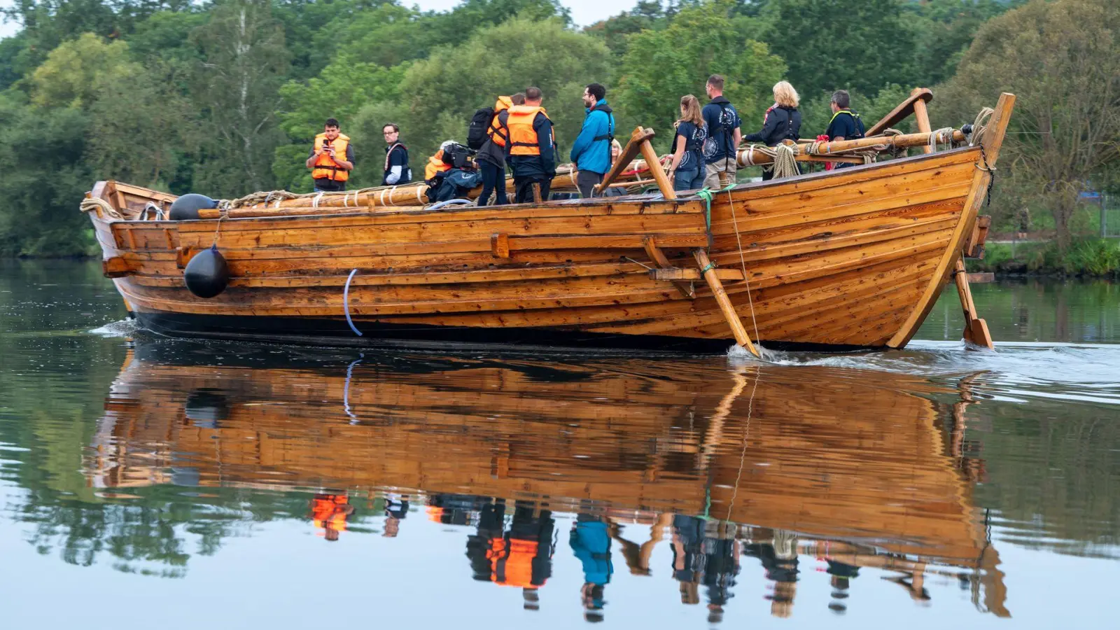 Nach Testfahrten nach Römerschiff wissen Forscher mehr (Foto: Harald Tittel/dpa)