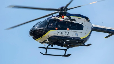 Trotz Suche mit einem Hubschrauber bleibt ein 63-Jähriger im Starnberger See verschwunden. Jetzt soll ein Tauchroboter helfen. (Symbolbild) (Foto: Stefan Puchner/dpa)