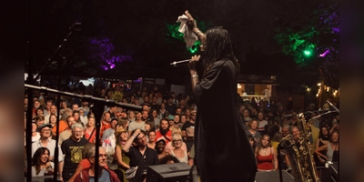 Gute Musik, entspannte Atmosphäre und ein großes Miteinander. Dafür ist das Weinturm Open Air auf dem Bad Windsheimer Plateau bekannt. (Foto: Johannes Zimmermann)