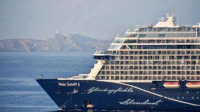 Hat ein Schiff erstmal angelegt, kann es bei laufendem Motor fast so viel Strom wie eine kleine Stadt verbrauchen. (Foto: Gerard Bottino/SOPA Images via ZUMA Press Wire/dpa)