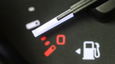 Tanken ist indes den zweiten Tag in Folge wieder etwas billiger geworden. (Foto: Robert Michael/dpa)