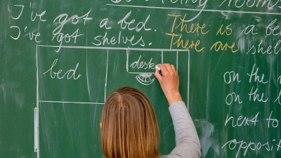 „Entschlossen gegen den Bildungsnotstand“ heißt das Papier der Linken, das Reformen an Schulen vorschlägt. (Foto: Patrick Pleul/dpa-Zentralbild/dpa/Symbolbild)