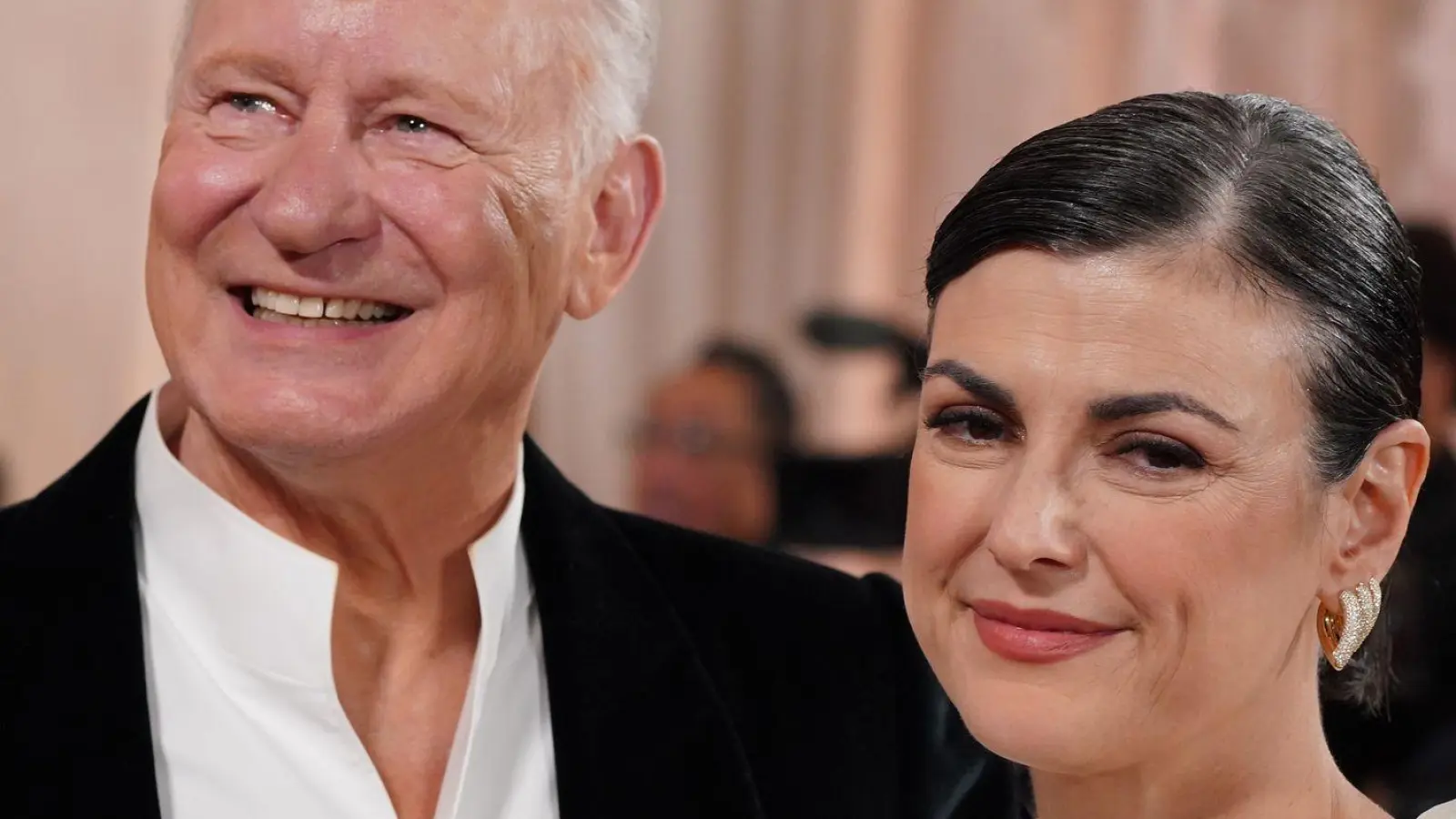 Stellan Skarsgard gewinnt den Golden Globe als bester Nebendarsteller in einem Spielfilm. (Foto: Jordan Strauss/Invision/AP/dpa)