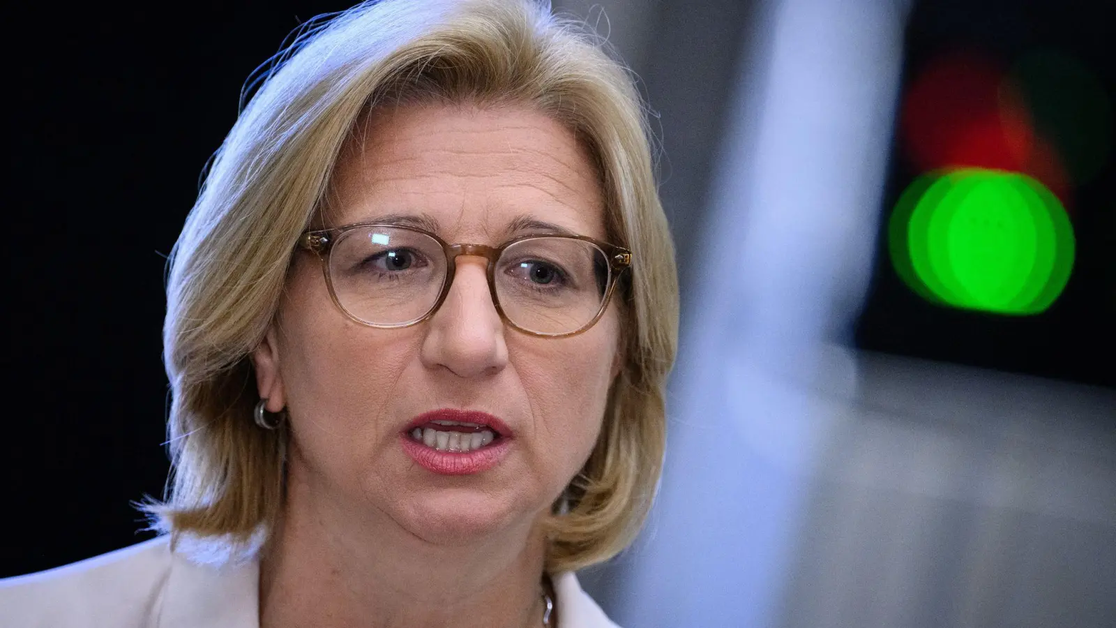 „Manuela Schwesigs Aufholjagd ist genauso wie das hohe AfD-Ergebnis ein Signal, das Berlin jetzt verstehen muss“, sagt Rehlinger. (Archivbild)  (Foto: Bernd von Jutrczenka/dpa)