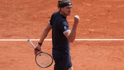 Jubelt über einen Punktgewinn: Alexander Zverev. (Foto: Thibault Camus/AP/dpa)