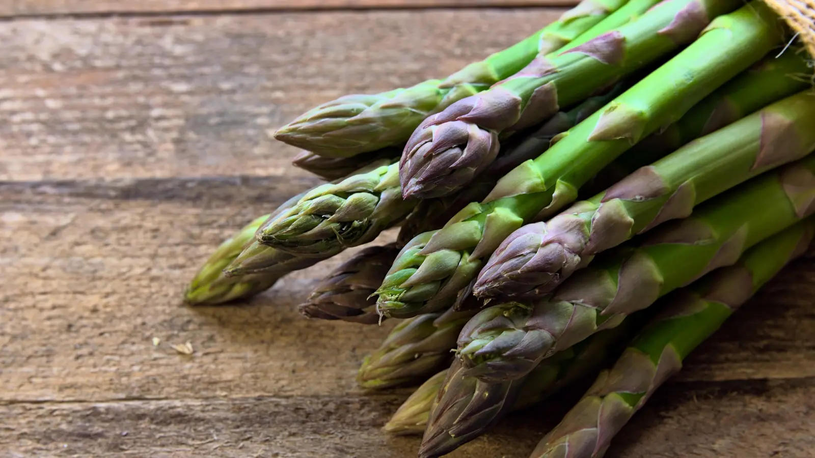 Grüner Spargel gilt für viele als eine besondere Delikatesse. (Foto: Pixabay)