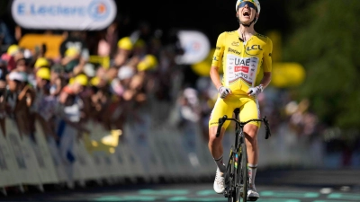 Nächster Etappensieg bei der Tour de France für Ausnahmekönner Pogacar. (Foto: Mosa'ab Elshamy/AP/dpa)