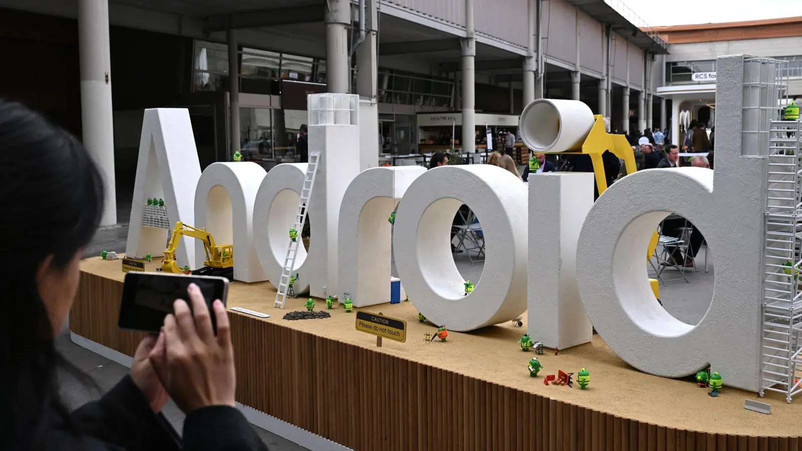 Viele neue Android-Funktionen basieren auf Künstlicher Intelligenz. (Foto: Wolf von Dewitz/dpa)
