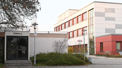Das Gymnasium in Windsbach wird zusätzlich noch mindestens eine Zweifachturnhalle erhalten, wenn nicht sogar eine dreifache. Die älteste, hier zu sehen, ist in schlechtem Zustand. (Foto: Luca Paul)