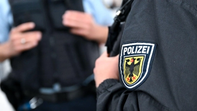 Der Mann sei über mehrere Gleise gelaufen. (Symbolbild) (Foto: Sven Hoppe/dpa)