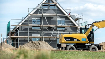Die Baugenehmigungen ziehen wieder an - gerade bei Ein- und Zweifamilienhäusern. (Archivbild) (Foto: Hauke-Christian Dittrich/dpa/dpa-tmn)