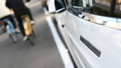 Die Türgriffe hatten bei Unfällen für Probleme gesorgt. (Foto: Johannes Neudecker/dpa)