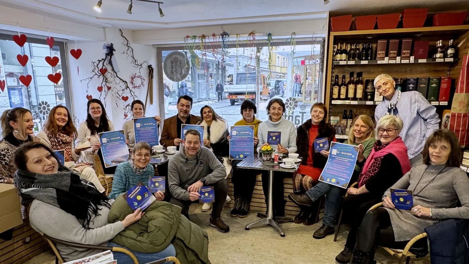 Lachende Gesichter vor dem Start: Diese Beteiligten nehmen ab Montag, 2. Februar, an der Aktion teil. (Foto: Oliver Herbst)