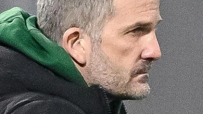 Bleibt Manuel Baum vielleicht doch länger Augsburg-Coach? (Foto: Harry Langer/dpa)