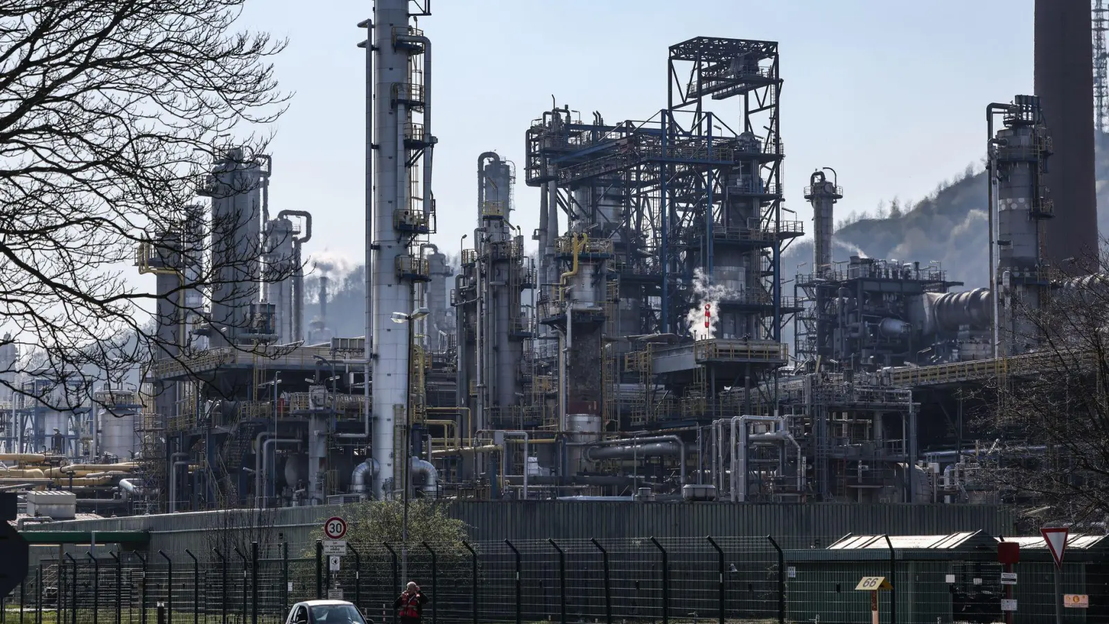 BP will die Raffinerie Gelsenkirchen an die Klesch-Gruppe verkaufen. (Archivbild) (Foto: Oliver Berg/dpa)
