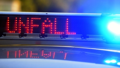 Sieben Menschen kamen nach dem Unfall in ein Krankenhaus. (Symbolbild) (Foto: Stefan Puchner/dpa)