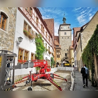Die Großbaustelle in der Georgengasse wurde jetzt um den Weißen Turm erweitert. Seit Montag ist dort keine Durchfahrt mehr möglich. (Foto: Jürgen Binder)