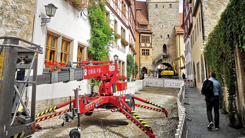 Die Großbaustelle in der Georgengasse wurde jetzt um den Weißen Turm erweitert. Seit Montag ist dort keine Durchfahrt mehr möglich. (Foto: Jürgen Binder)